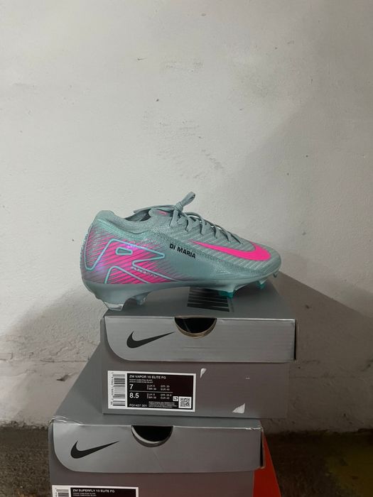 Vendo botas de futebol Nike novas