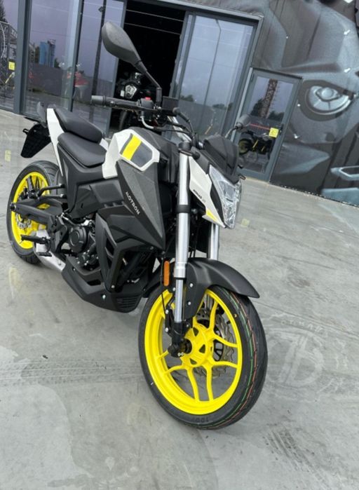 Mota desportiva nova