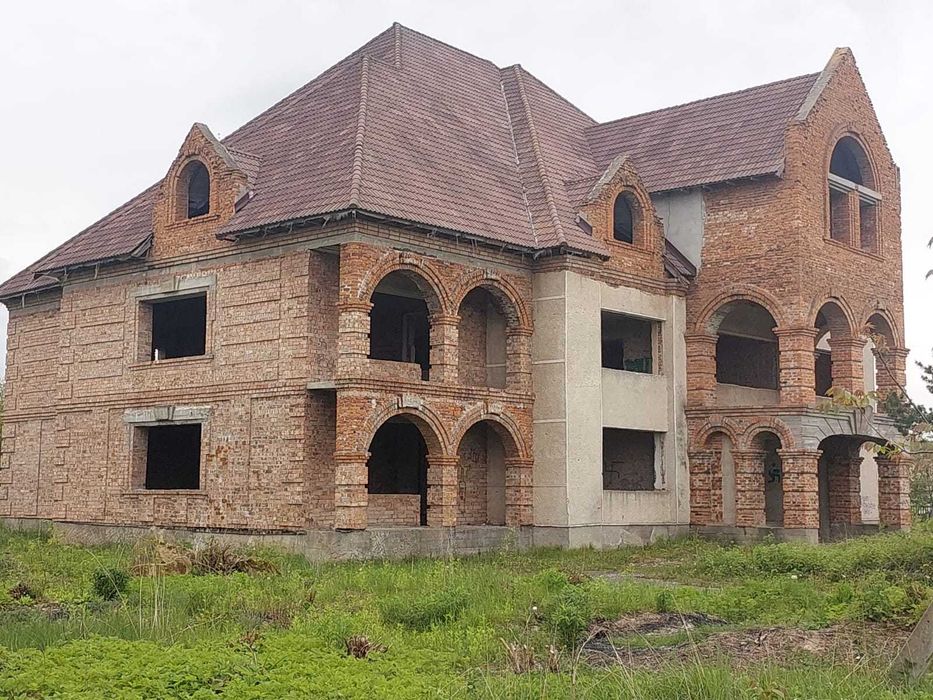 Продаж будинку в Богородчанах з великою ділянкою та 2-ма ставками.