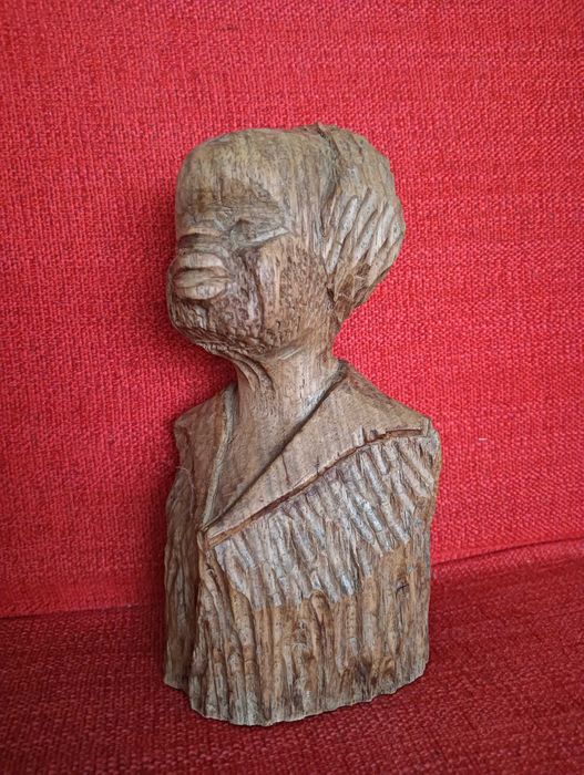 Busto africano em madeira africana tamanho grande 19cm