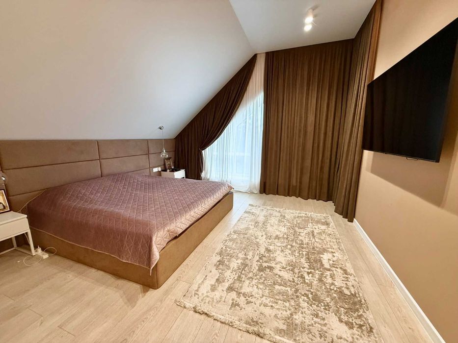 Двоповерховий Будинок З Ремонтом ТА Меблями, 10 КМ Від ЦЕНТРУ МІСТА