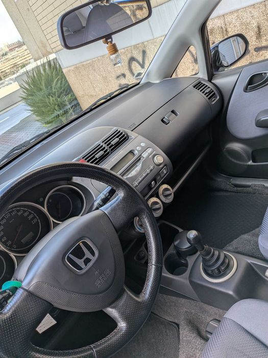 Honda Jazz II 1.2 i-DSI Preto – Económico e Fiável