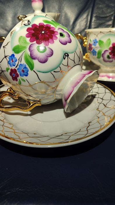 Старовинні вінтажні чашки гіганти