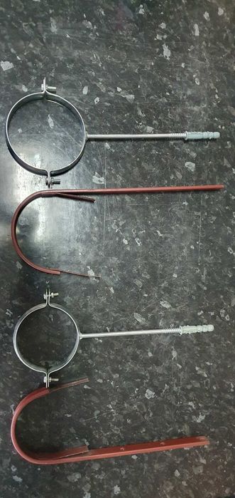 Hak rynnowy prosty + obejma rur spustowych: 100 i 120mm.