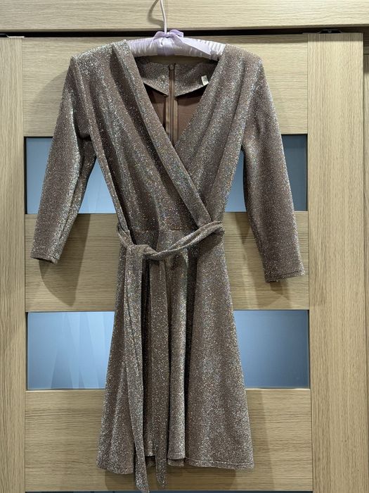 Вечернее блестящее платье