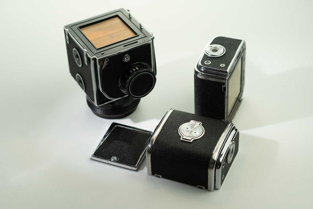 Kiev 88 com Lente 80mm f/2.8 + 2 Backs de Filme – Vende-se no Estado