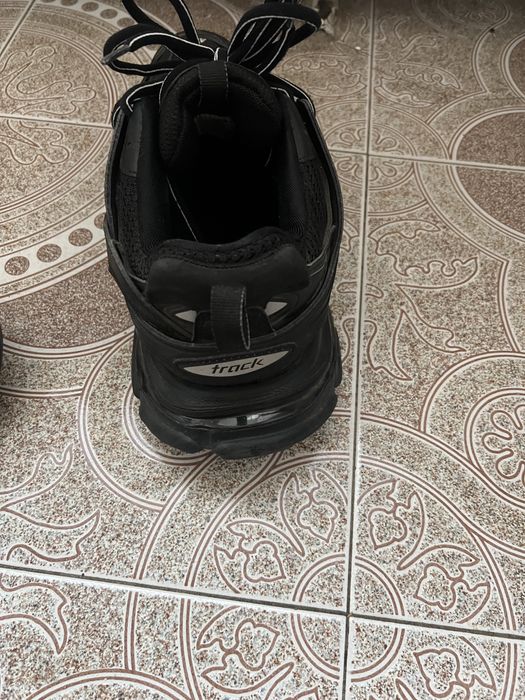 Balenciaga track 1