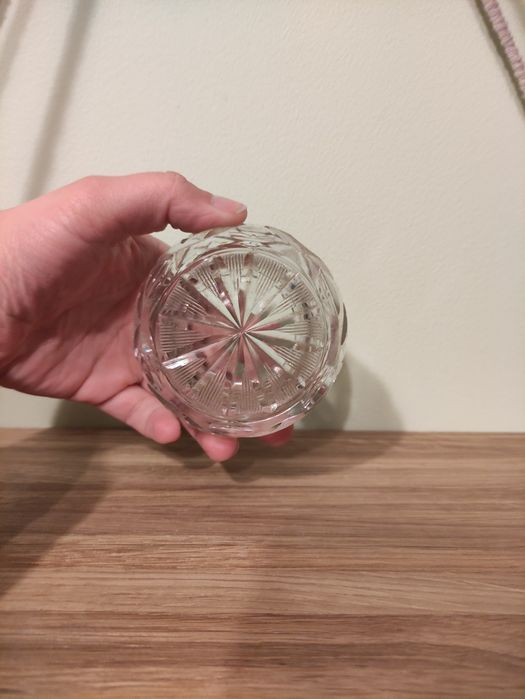 Mała kryształowa popielniczka