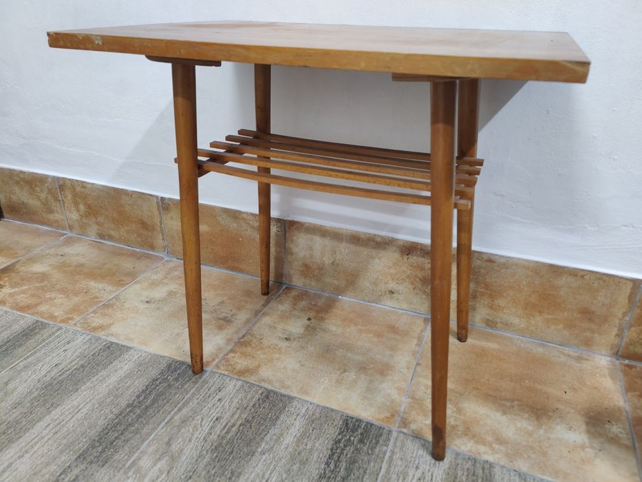 Журнальний столик