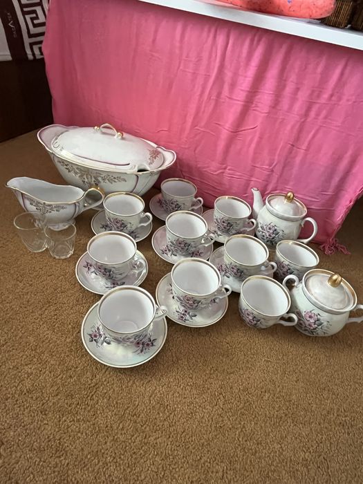 Сервіз, чашки, молочник