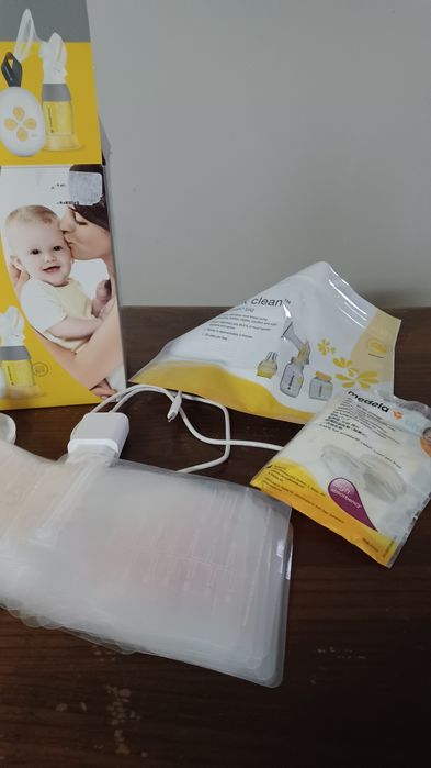 Bomba Medela com sacos de congelação