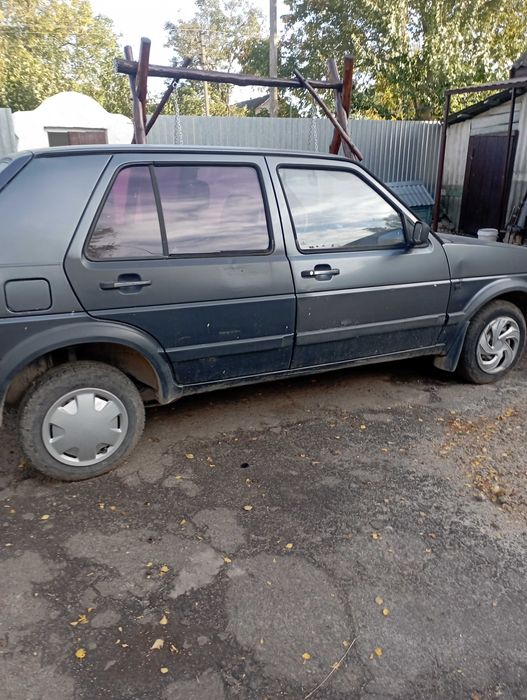 Продам автомобіль Volkswagen Golf 2