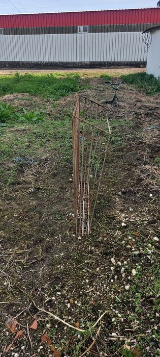 Manjedoura para cabras e ovelhas.