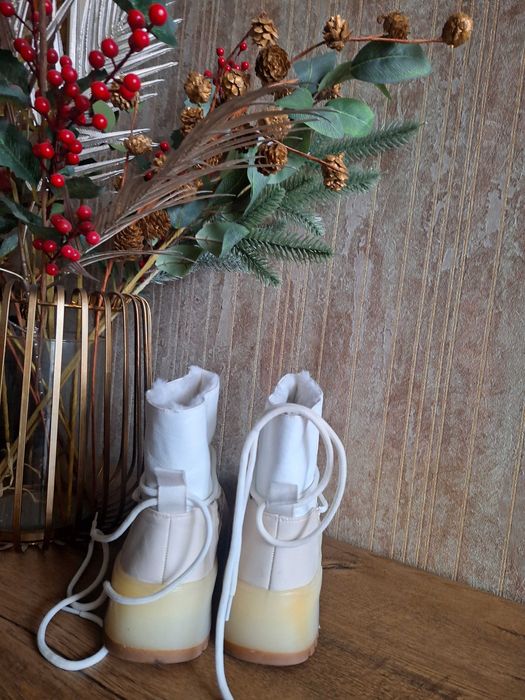 Продам жіночі зимові чоботи( луноходи) фірми Reserved