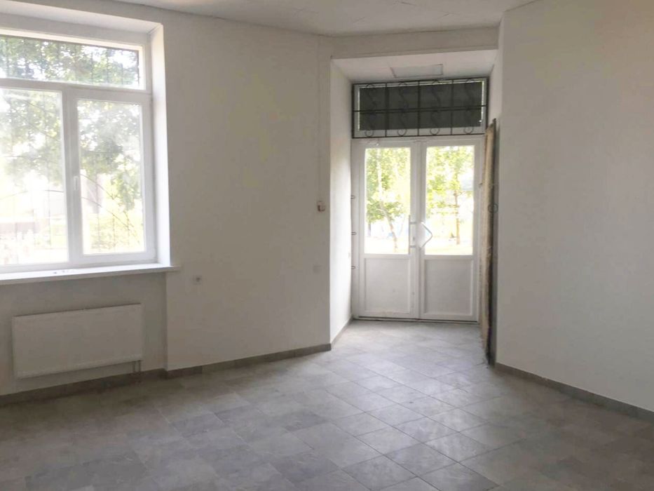 Продаж комерційного фасадного приміщення  121 м2 ,р-н Нива