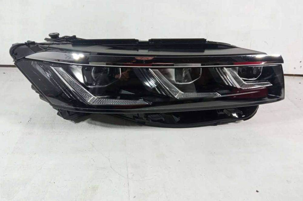 Фари передні Volkswagen Touareg 3 CR Lift Фара права або ліва EU USA