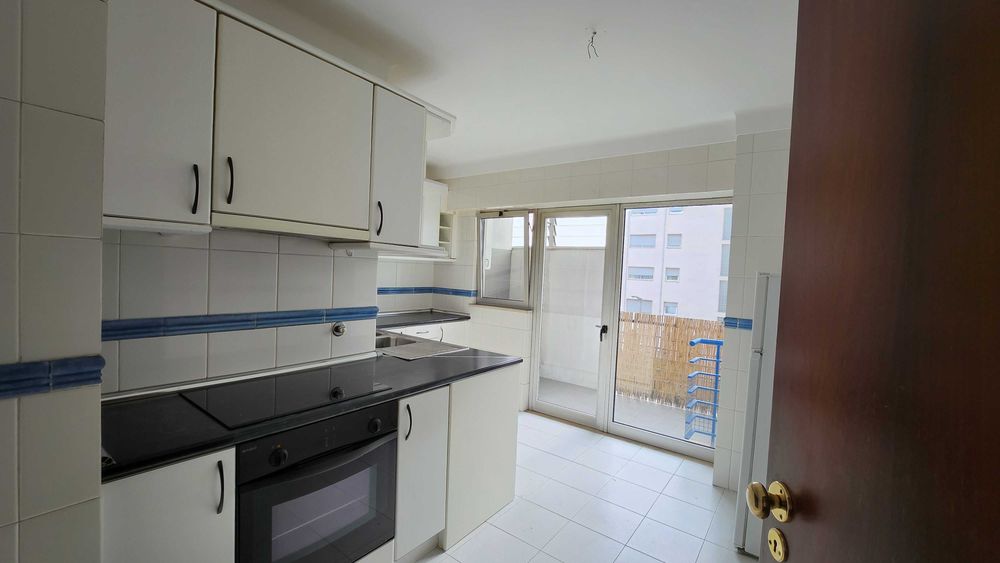 Arrenda-se apartamento T2 Vale das flores