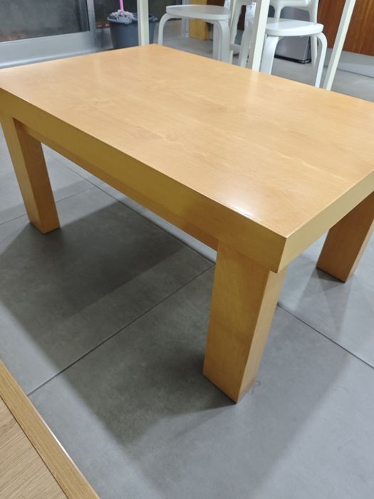 Mesa de apoio em Carvalho Maciço