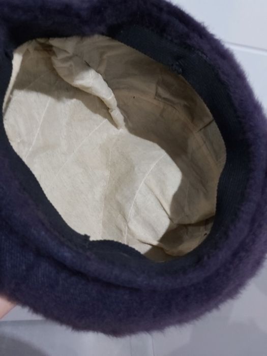Fioletowy Beret z puszkiem