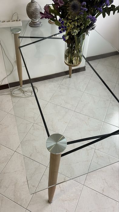 Conjunto de mesa de video e 4 cadeiras