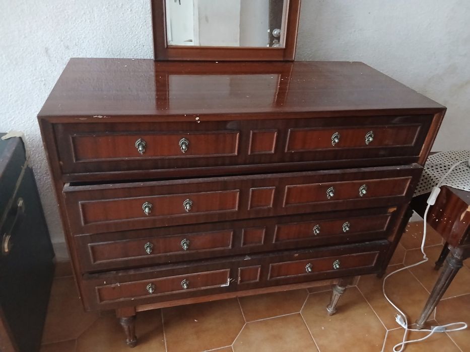 Vendo cómoda, espelho  mesa cabeceira