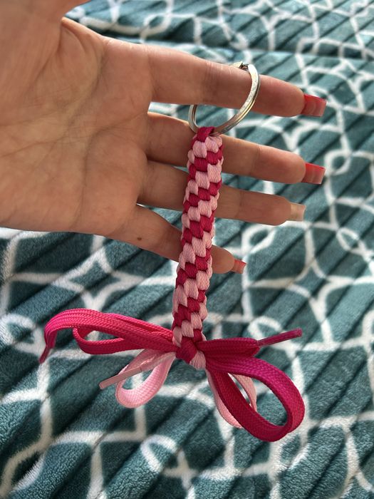 Porta chaves em rosa claro e rosa choque