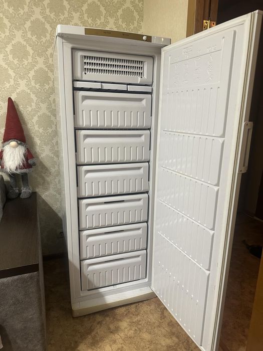 Морозильна камера INDESIT