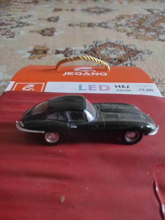Модель автомобиля Jaguar.