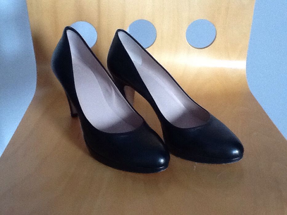 Czarne buty - czółenka Bagatt rozm. 39