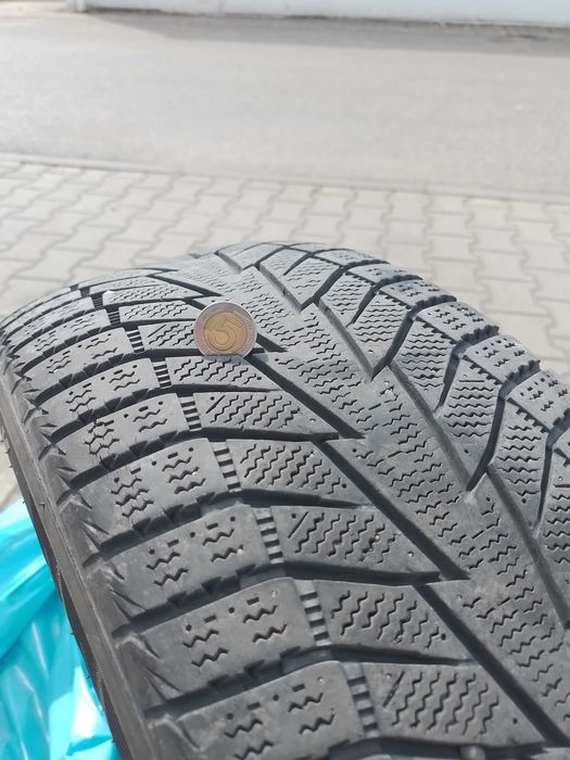 2 koła zimowe 215 × 55R16 Hankok