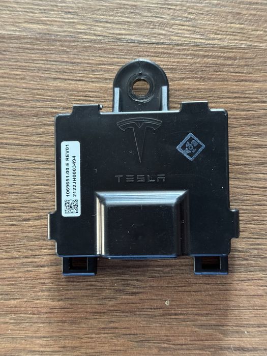 Блок контроля ручки двери Tesla Model S (12-16)