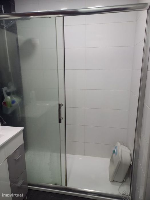 Apartamento T2 com 102 m², localizado na Guimarota, em Leiria.