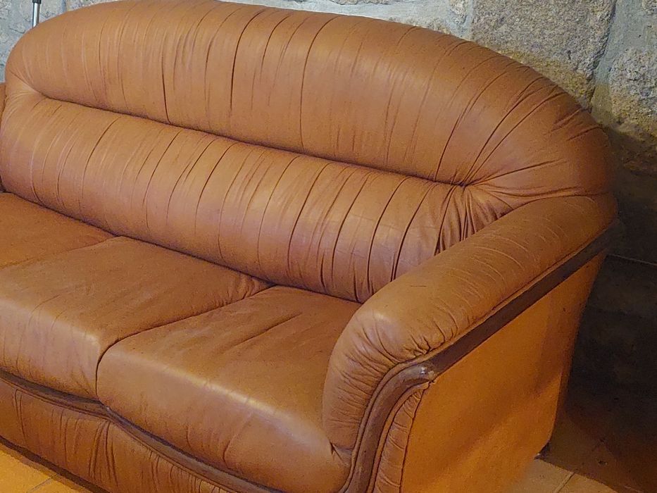 Conjunto de sofás em pele