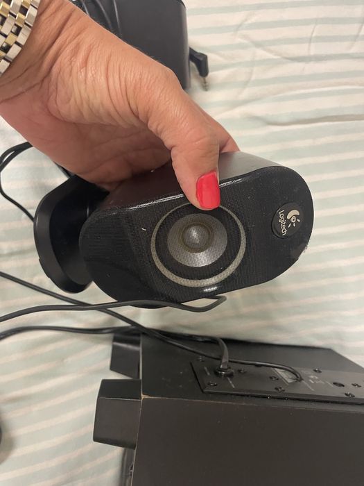 Colunas Logitech