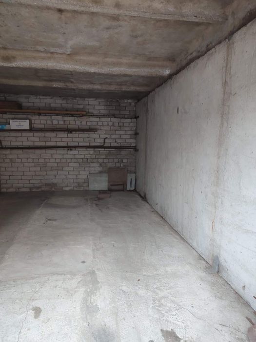 Продам  гараж на Титова 18б