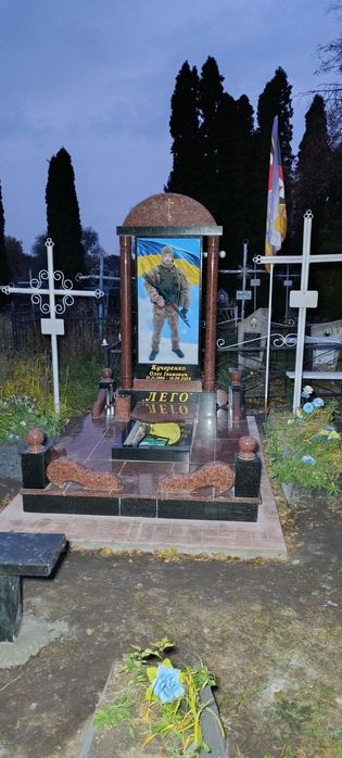 Пам'ятники, для військових комплекси,вироби з граніту, меморіальні ко