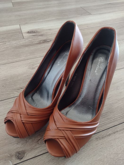 Buty damskie na wysokim obcasie