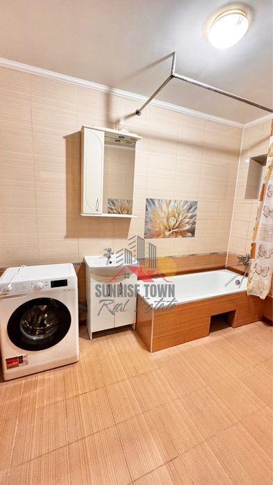 Здам 4 х кімнатний будинок у районі Епіцентру зі своїм двором і АО