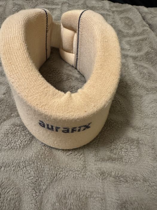 Бандаж на шийний відділ