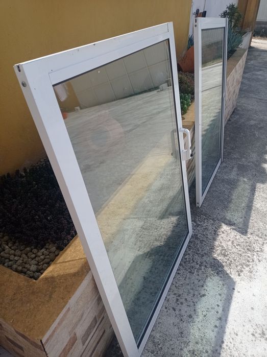 Janela  de alumínio branco