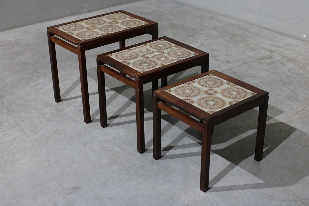 Conjunto de 3 mesinhas dinamarquesas em pau santo e azulejo