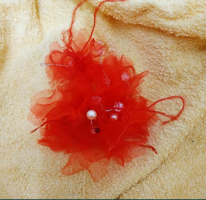 Прикраса на волосся , одяг