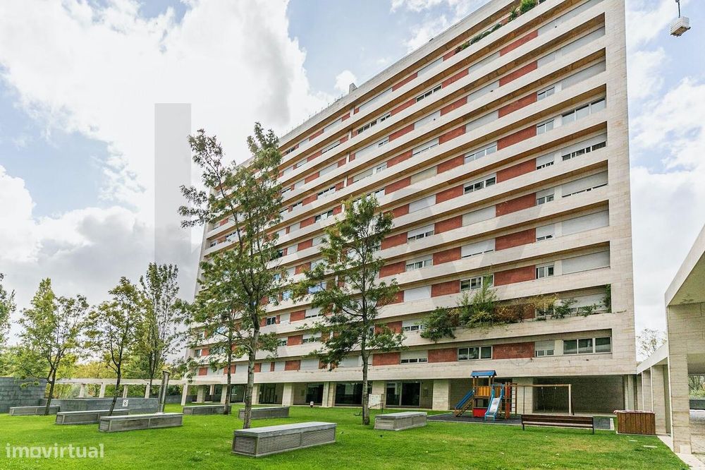 Apartamento T4 no Condomínio Parque das Conchas