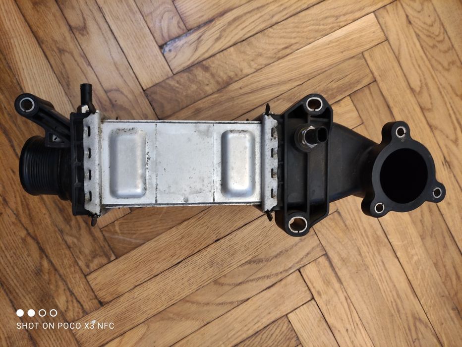 Радиатор наддува воздуха 04B145749K Шкода рапид