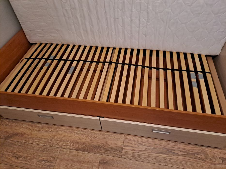 Sprzedam łóżko z materacem