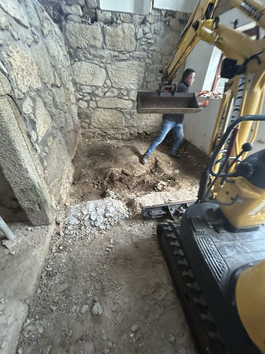 Serviços de maquina e camiao