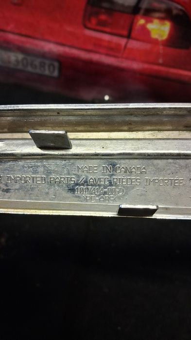 Центральна решітка радіаторів хромова Tesla Model S 1017414-00-d