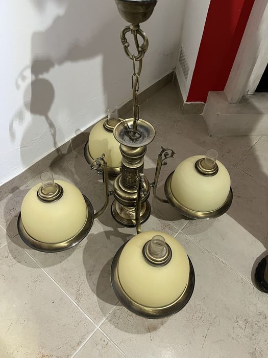 Candeeiro em tons de amarelo