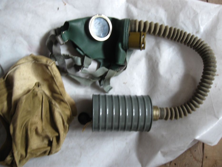 Противогаз  ,  новый..