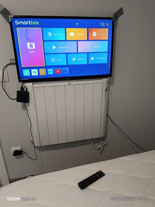 TV 32 polegadas como nova. Smart Tech.